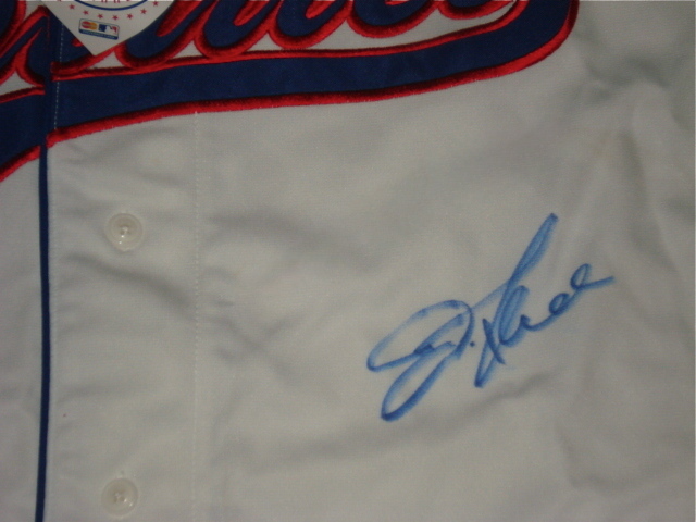 JIM THOME AUTOGRAPHED JERSEY (PHILLIES) W/ PROOF!