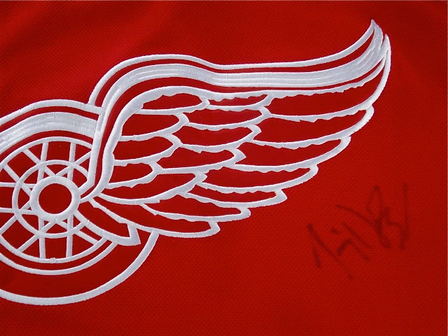 JIMMY HOWARD AUTOGRAPHED JERSEY (RED WINGS) W/ PROOF!