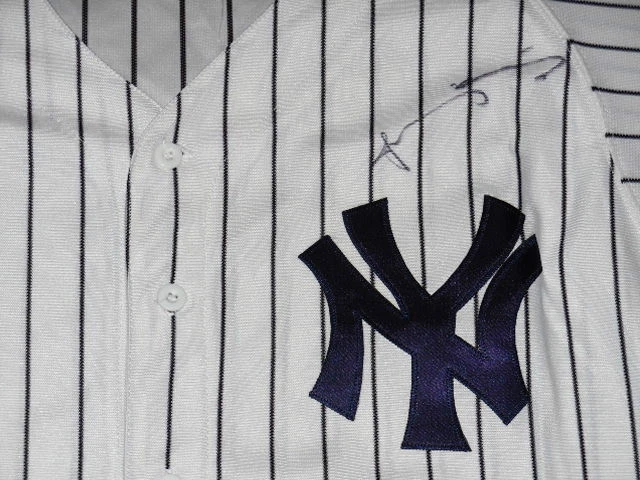JACOBY ELLSBURY AUTOGRAPHED JERSEY (YANKEES) W/ PROOF!
