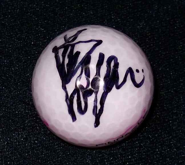 YANI TSENG AUTOGRAPHED PINK GOLF BALL (LPGA) W/ PROOF!