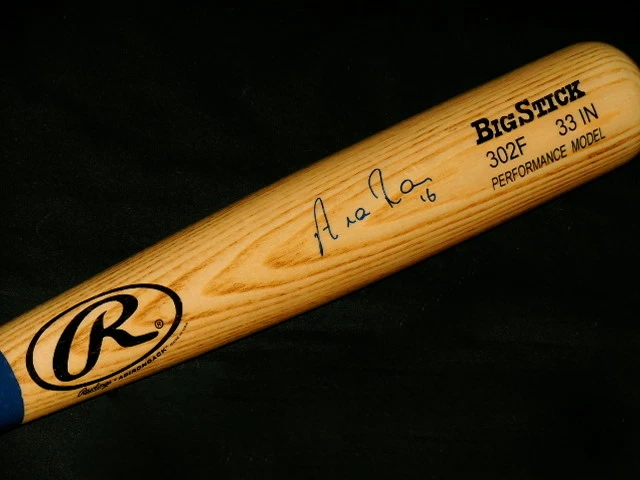 ARAMIS RAMIREZ AUTOGRAPHED BAT (MILWAUKEE BREWERS) W/ PROOF!