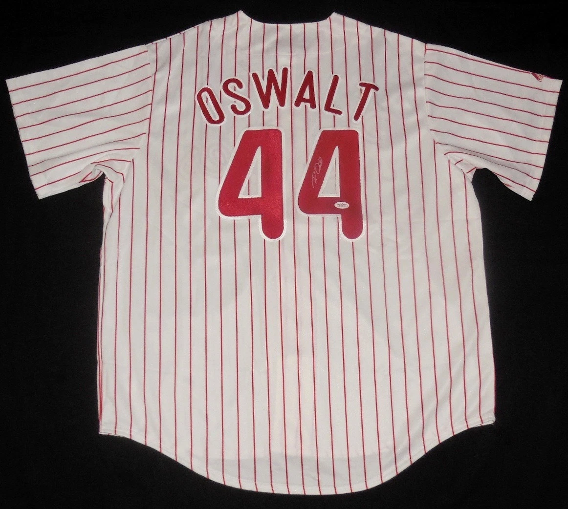 ROY OSWALT AUTOGRAPHED JERSEY (PHILLIES) W/ PROOF - JSA COA!