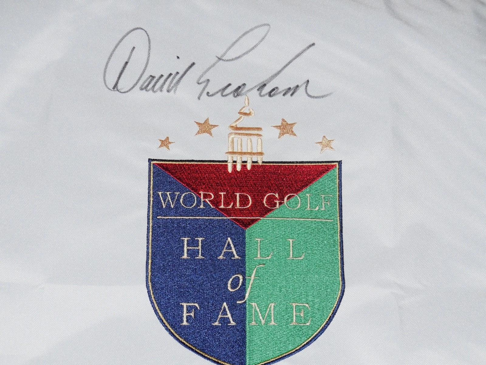 DAVID GRAHAM AUTOGRAPHED WORLD HALL OF FAME GOLF FLAG (2015 HOF) - W/ COA!