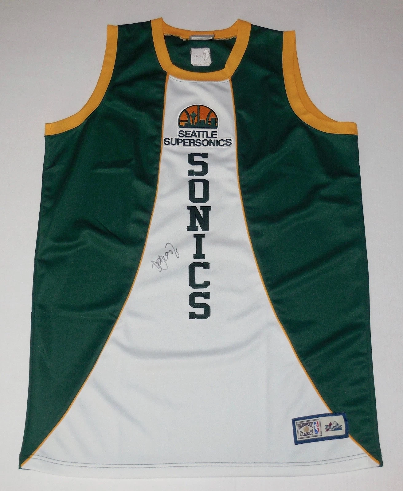 DETLEF SCHREMPF AUTOGRAPHED JERSEY (SEATTLE SUPERSONICS) W/ PROOF!