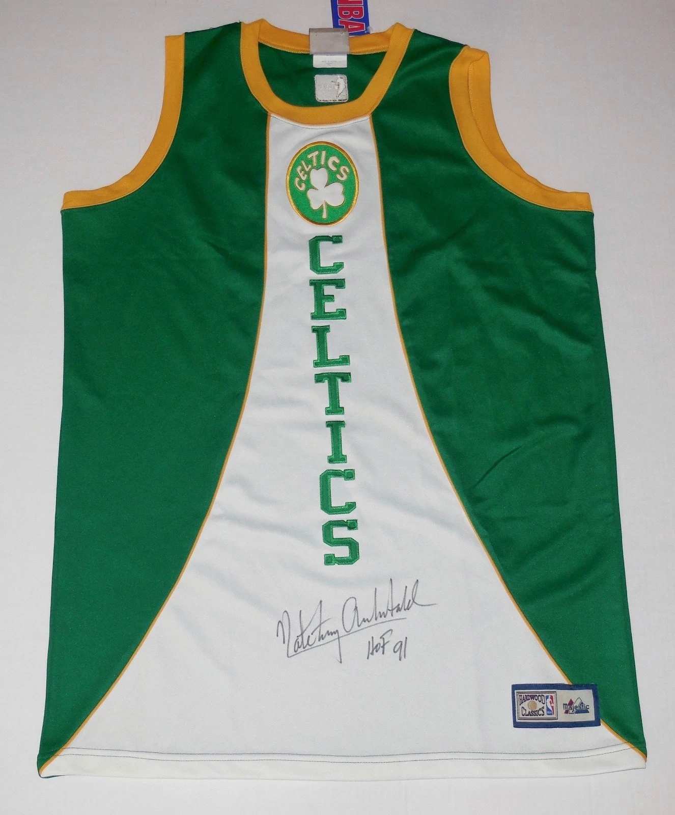 NATE ARCHIBALD AUTOGRAPHED JERSEY (BOSTON CELTICS) W/ PROOF!