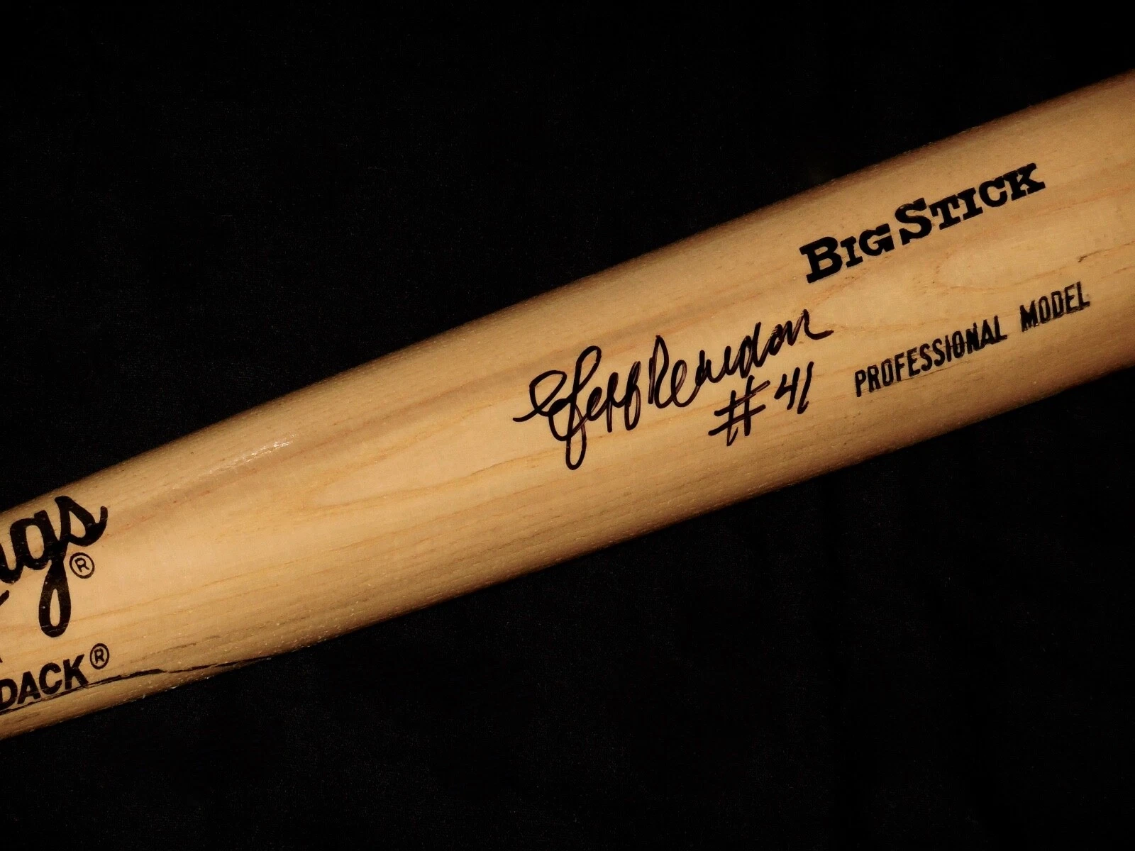 JEFF REARDON AUTOGRAPHED RAWLINGS BAT (MINNESOTA TWINS) - W/ COA!
