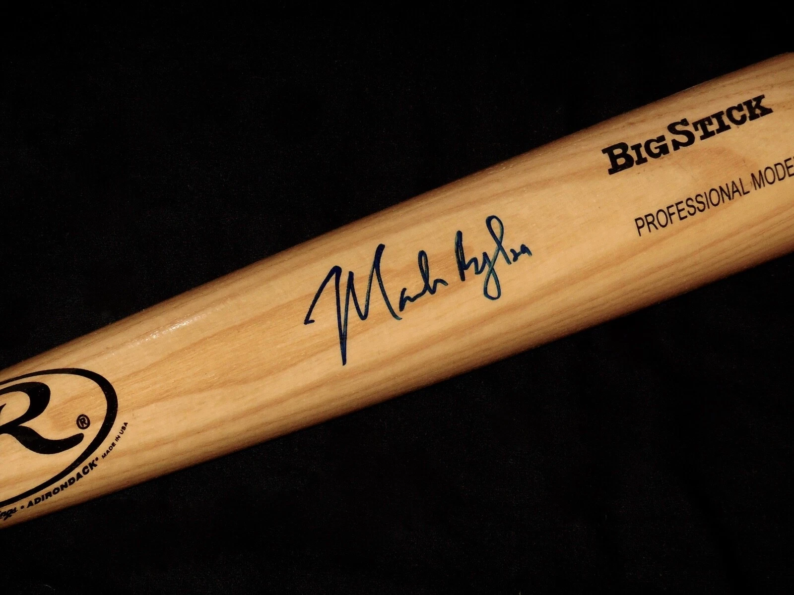 MARLON BYRD AUTOGRAPHED RAWLINGS BAT (PHILLIES & CUBS) - W/ COA!