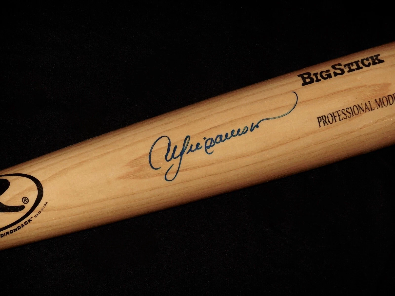 ANDRE DAWSON AUTOGRAPHED RAWLINGS BAT (CHICAGO CUBS) - W/ COA!