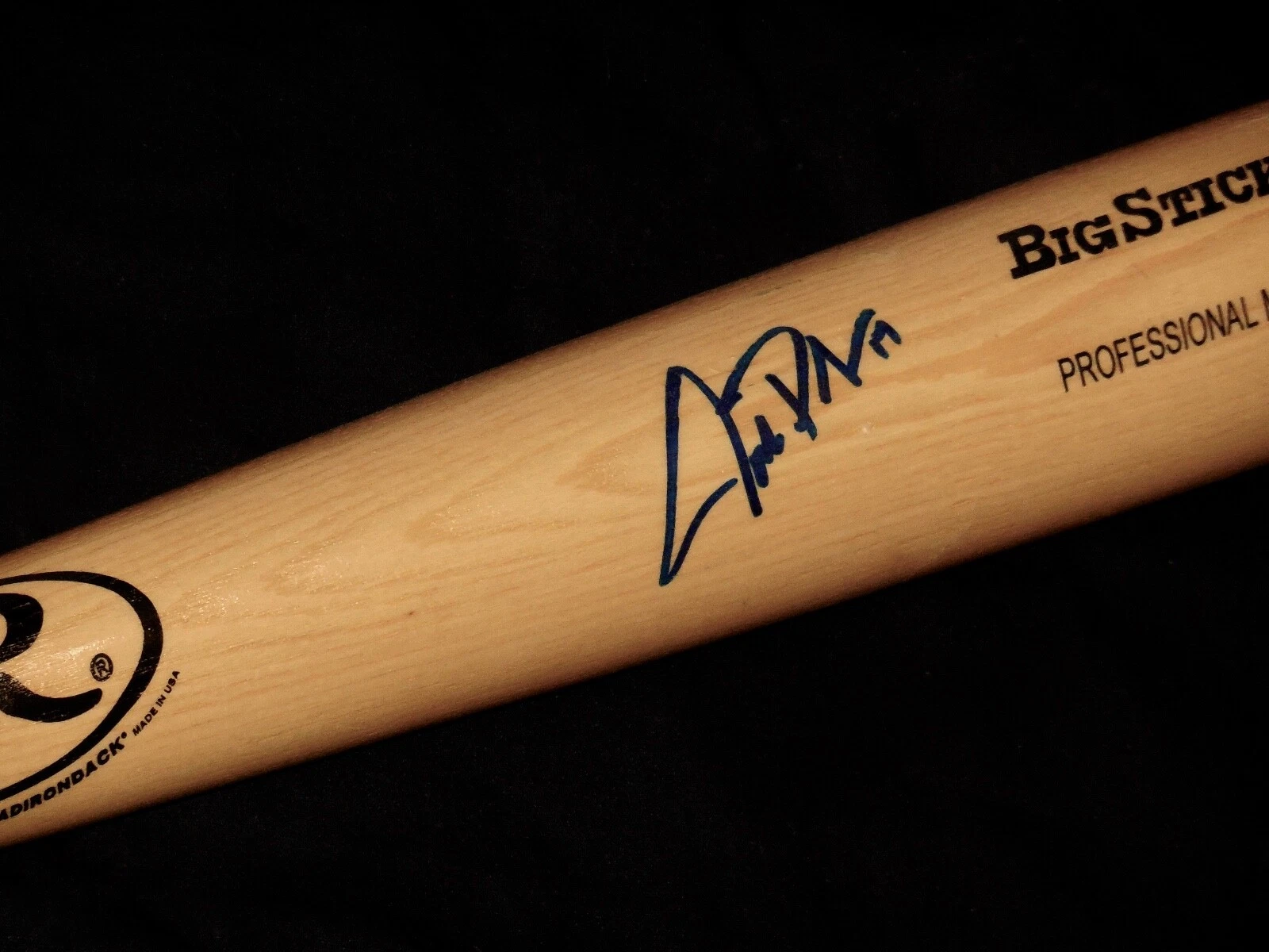 JOSH PHELPS AUTOGRAPHED RAWLINGS BAT (TORONTO BLUE JAYS) - W/ COA!