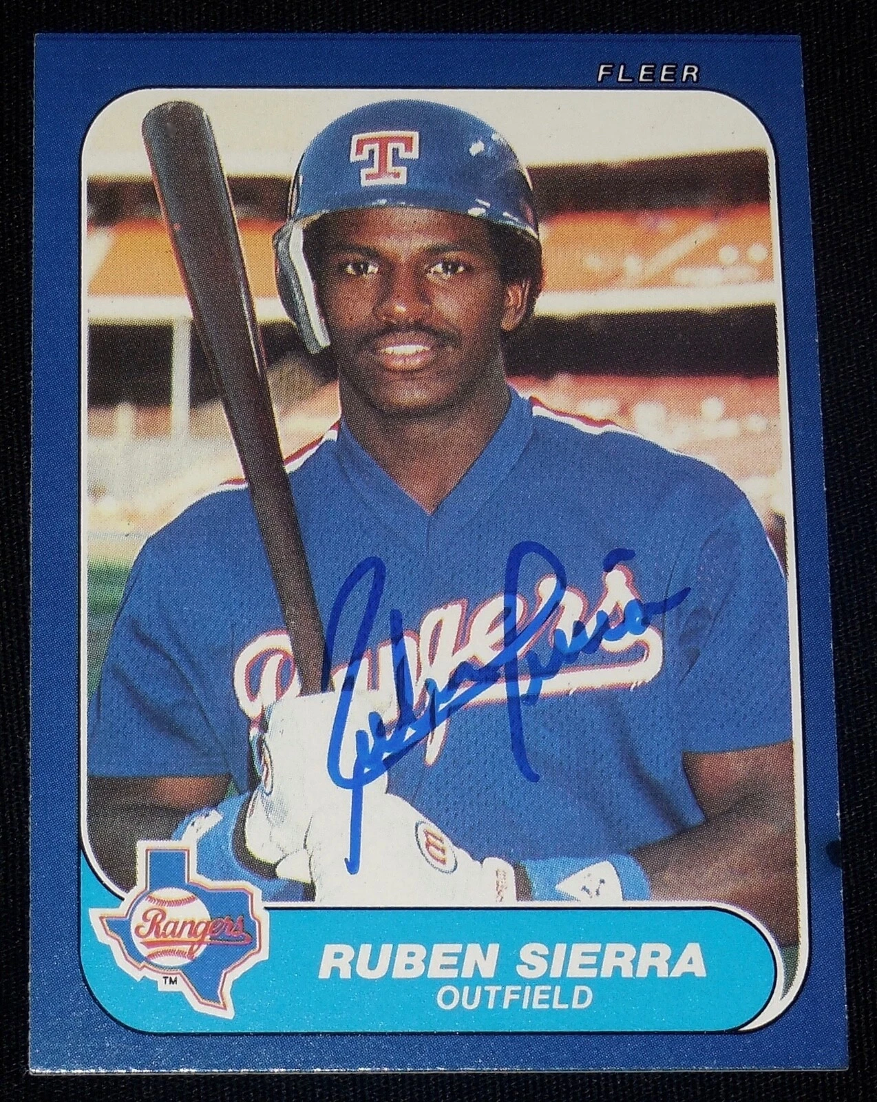 RUBEN SIERRA AUTOGRAPHED 1986 FLEER UPDATE #U105 ROOKIE CARD (RANGERS) W/ COA!