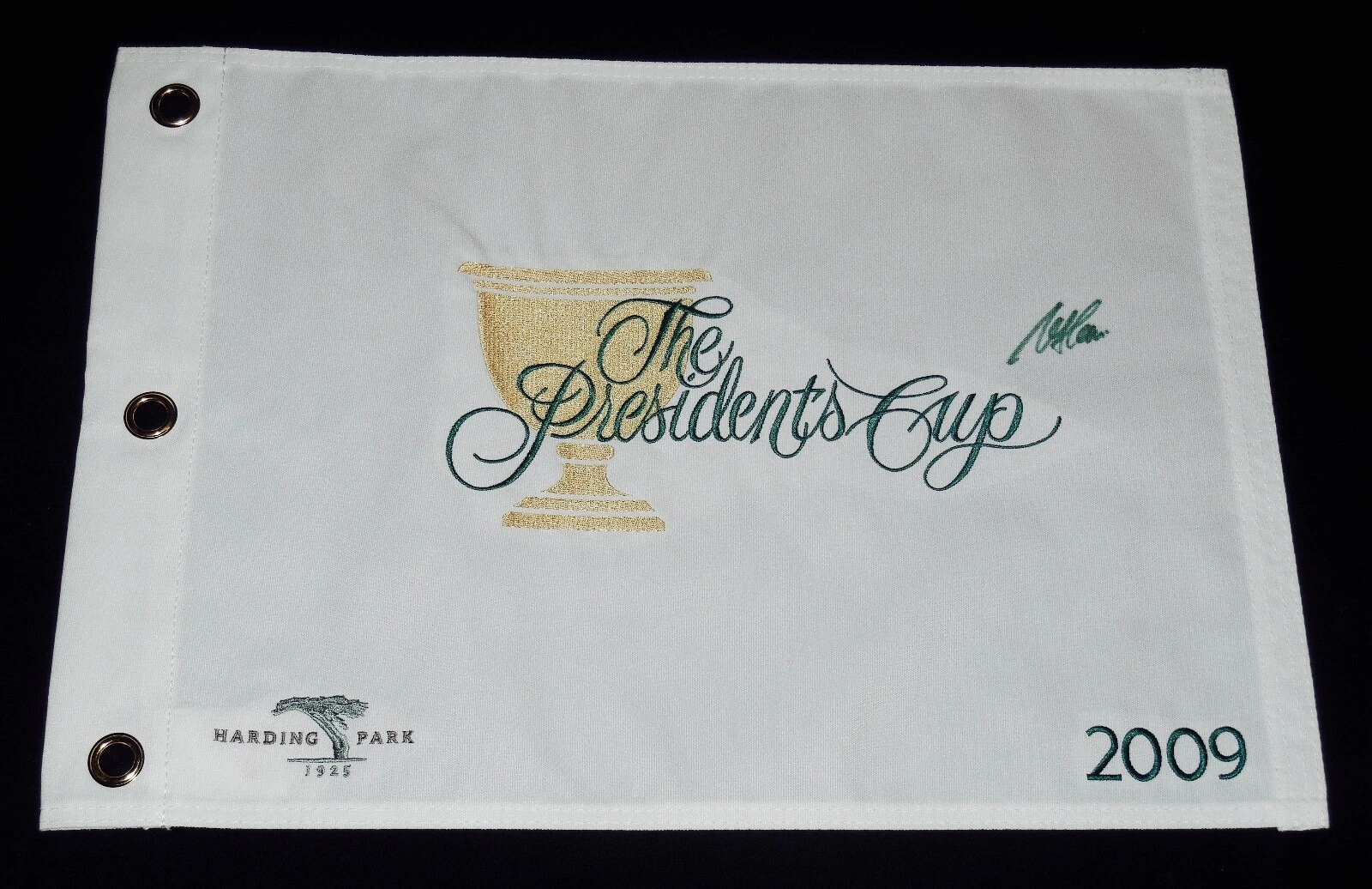 SEAN O'HAIR AUTOGRAPHED 2009 PRESIDENTS CUP GOLF FLAG - W/ COA!