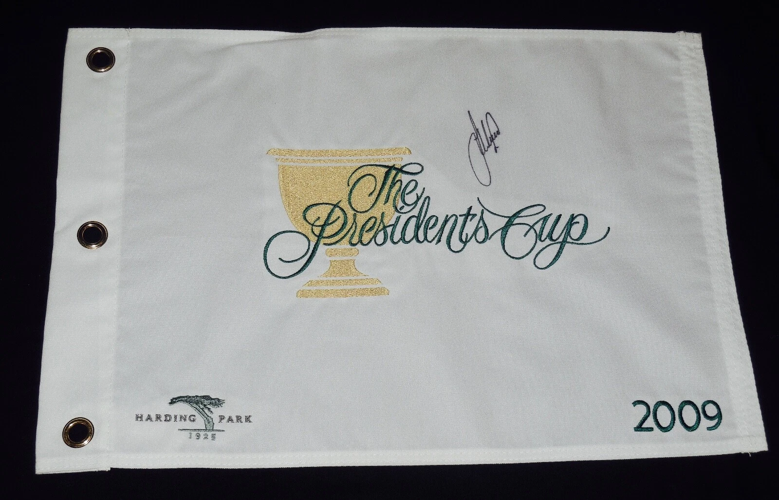 LEE WESTWOOD AUTOGRAPHED 2009 PRESIDENTS CUP GOLF FLAG - W/ COA!