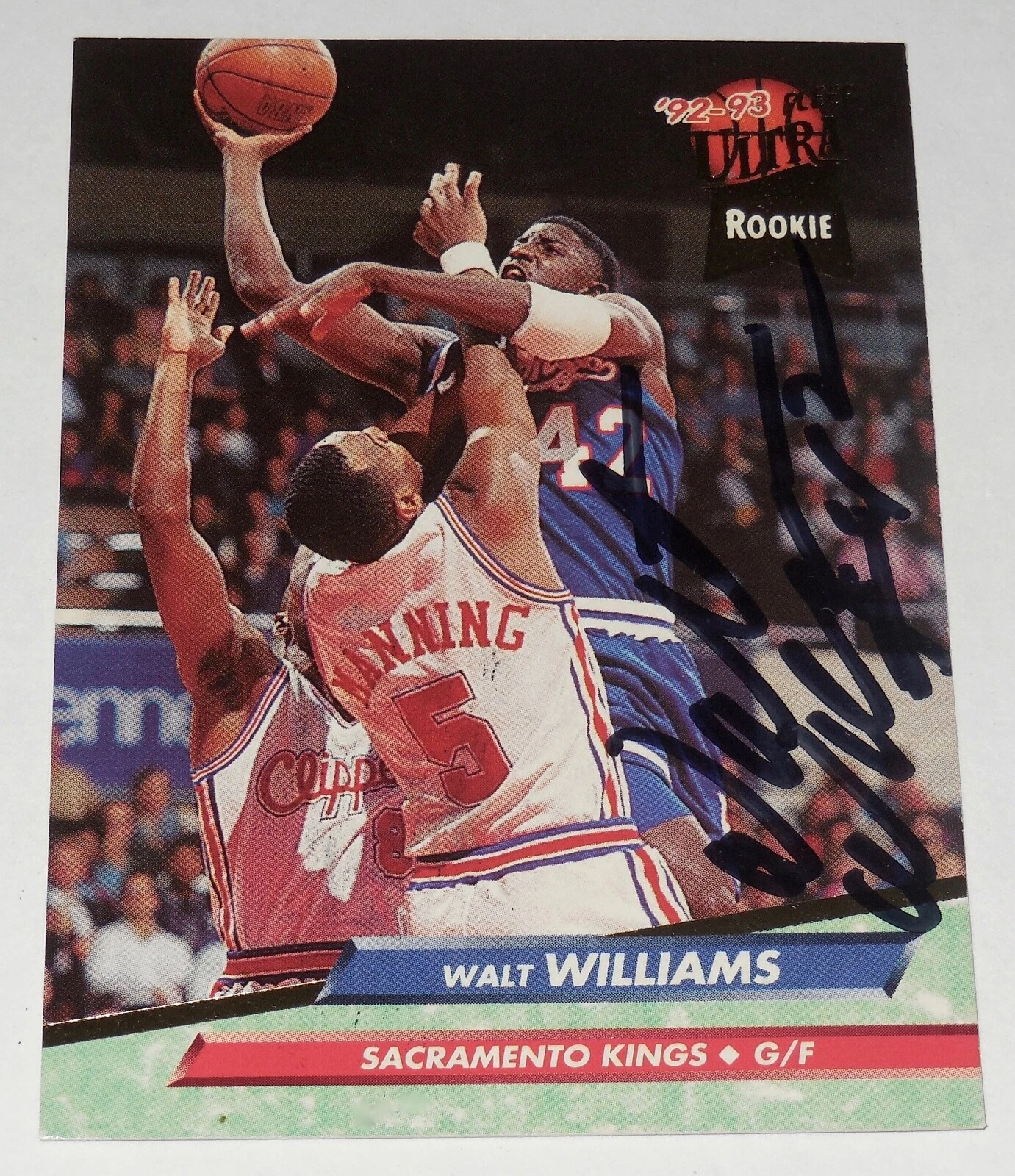 WALT WILLIAMS 1992-1993 FLEER ULTRA AUTOGRAPHED ROOKIE BASKETBALL CARD (KINGS)