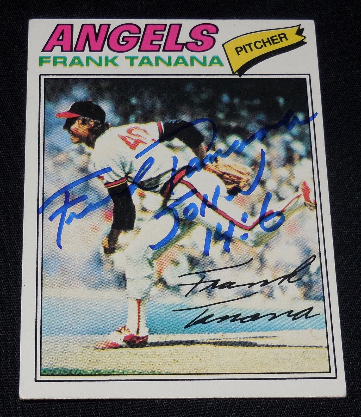 FRANK TANANA 1977 TOPPS AUTOGRAPHED BASEBALL CARD (CALIFORNIA ANGELS)