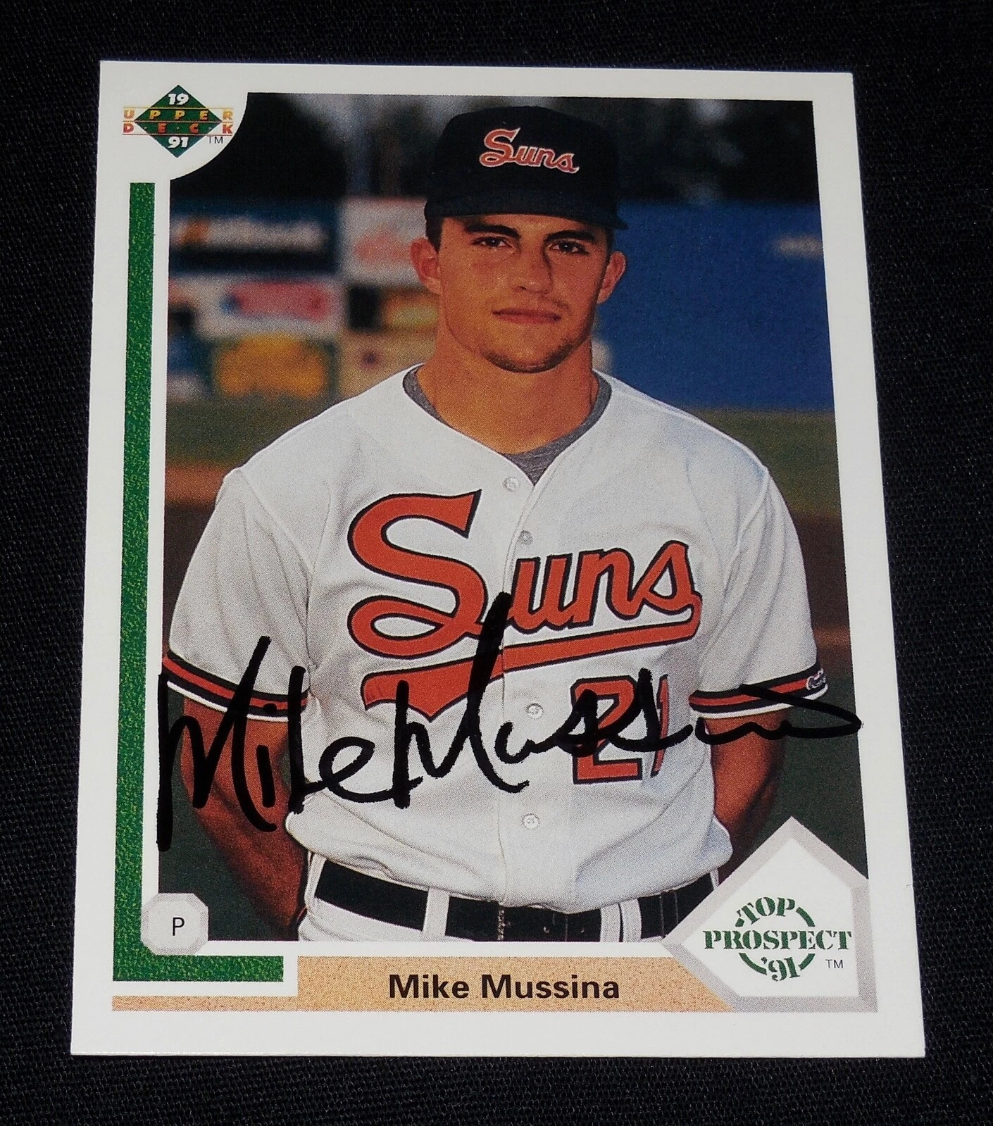 MIKE MUSSINA 1991 UPPER DECK AUTOGRAPHED ROOKIE CARD (BALTIMORE ORIOLES)