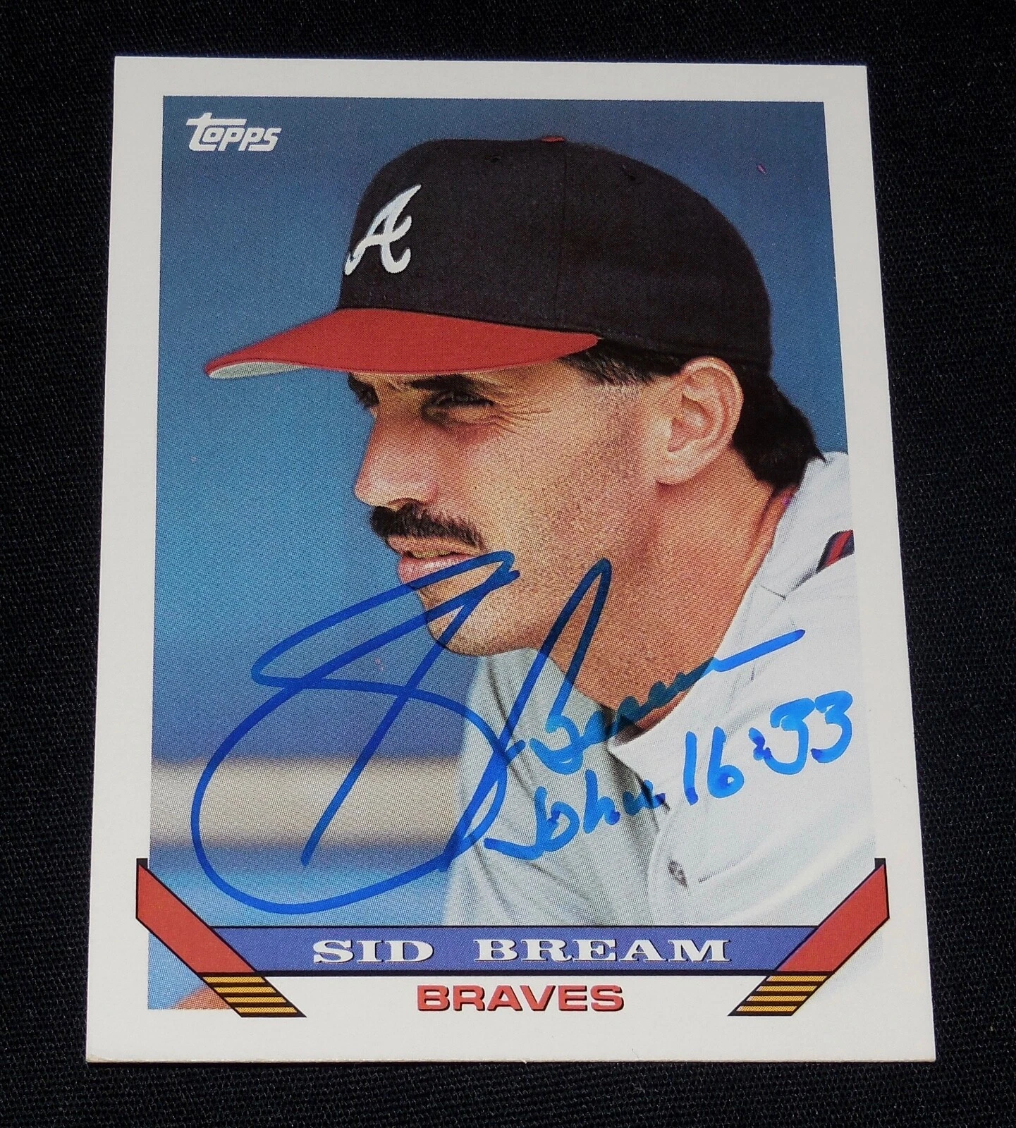 SID BREAM 1993 TOPPS AUTOGRAPHED BASEBALL CARD (ATLANTA BRAVES)