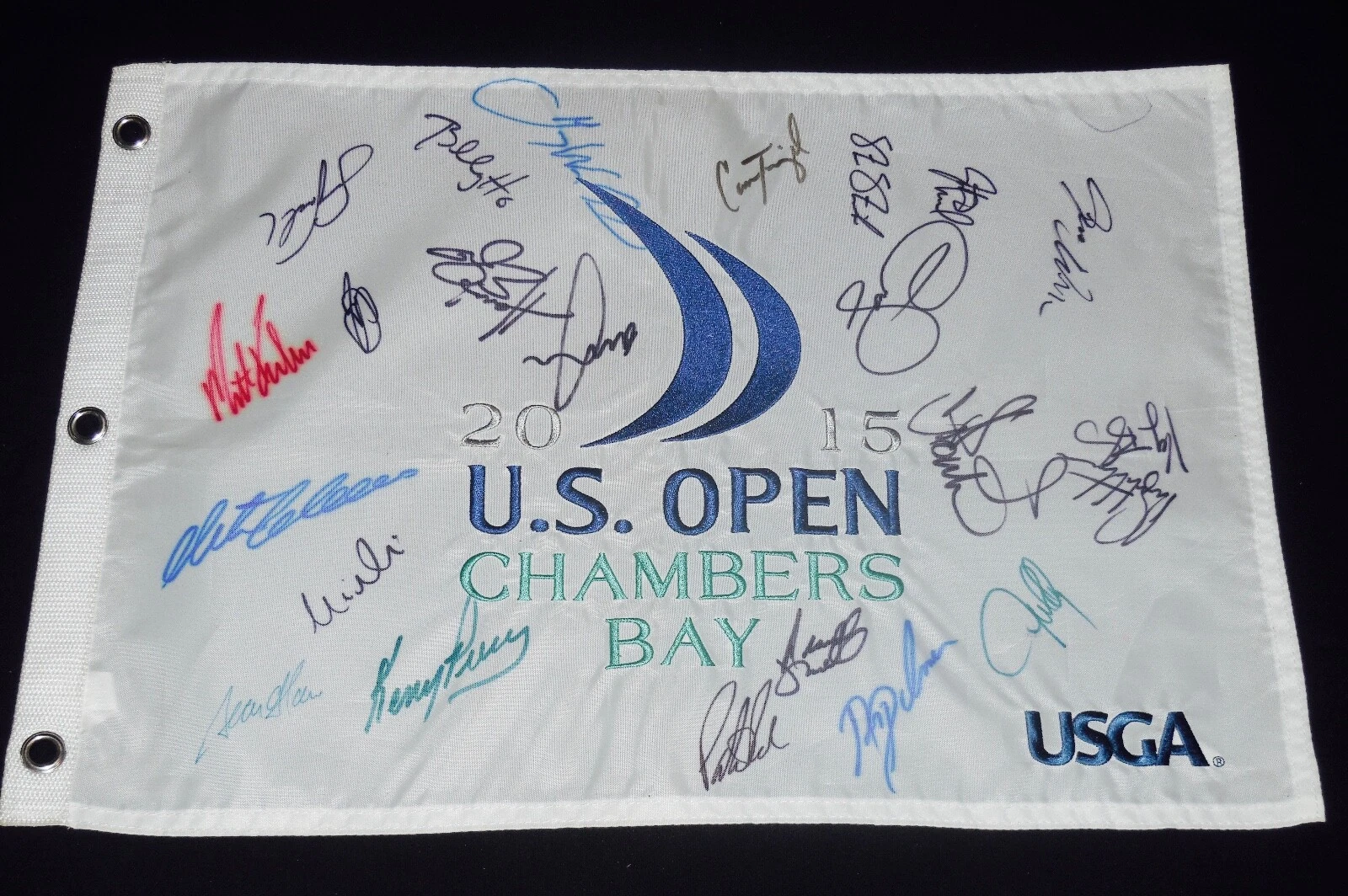 2015 US OPEN AUTOGRAPHED GOLF FLAG (23 SIGS) - Day, Poulter, Kuchar, Reed, Weir