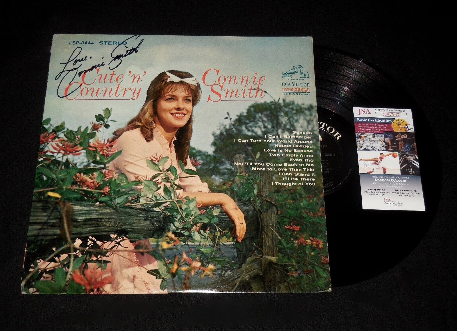 CONNIE SMITH AUTOGRAPHED VINYL RECORD ALBUM (CUTE 'N' COUNTRY) - JSA COA!