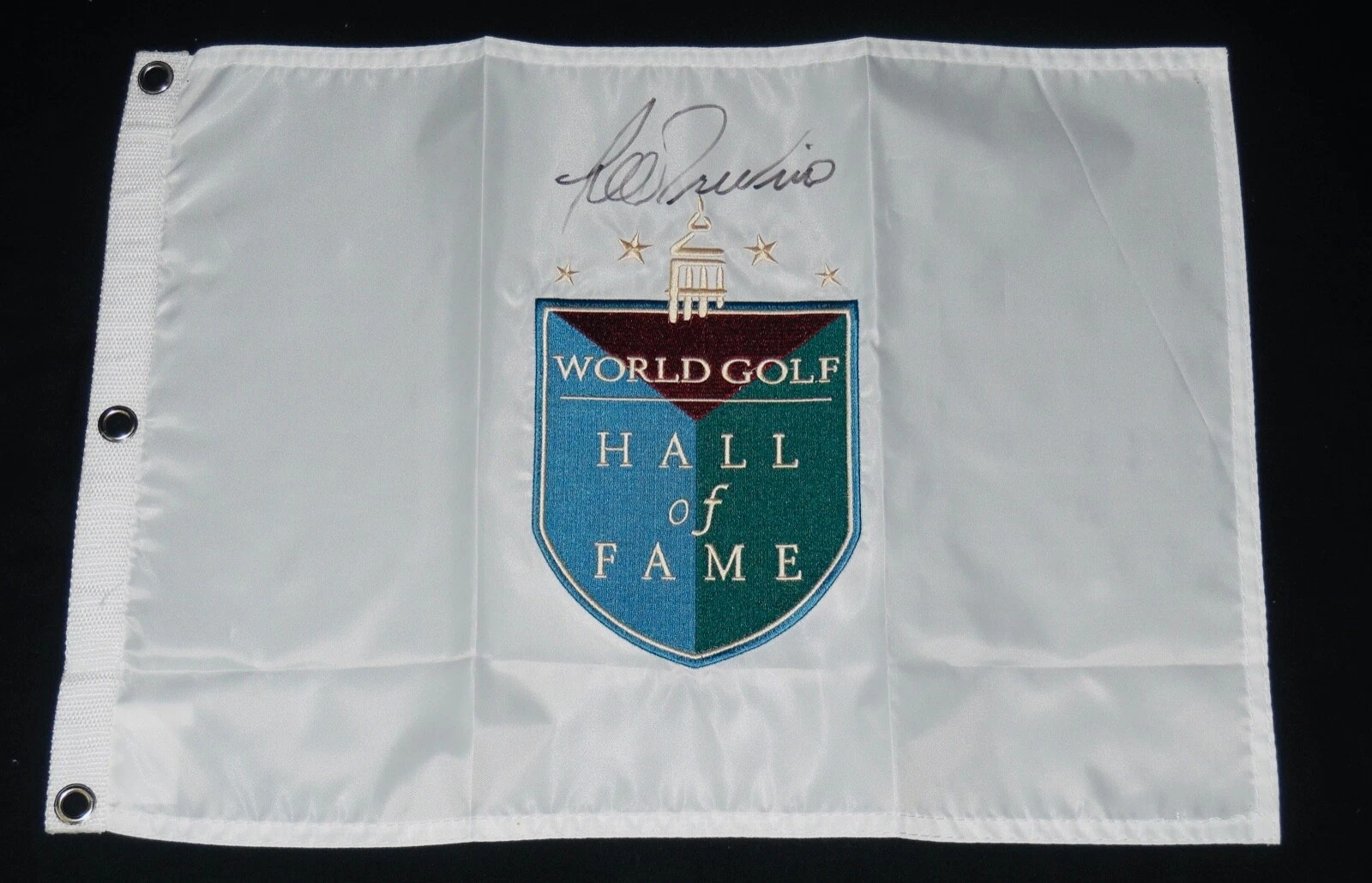 LEE TREVINO AUTOGRAPHED WORLD HALL OF FAME GOLF FLAG (1981 HOF) - W/ COA!