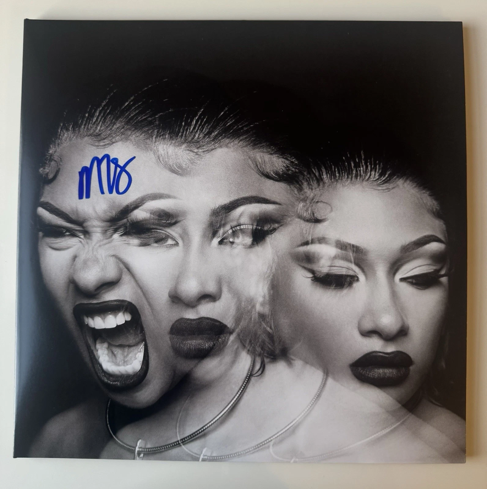 MEGAN THEE STALLION MEG SIGNED AUTOGRAPHED TRAUMAZINE VINYL. JSA Coa Rare