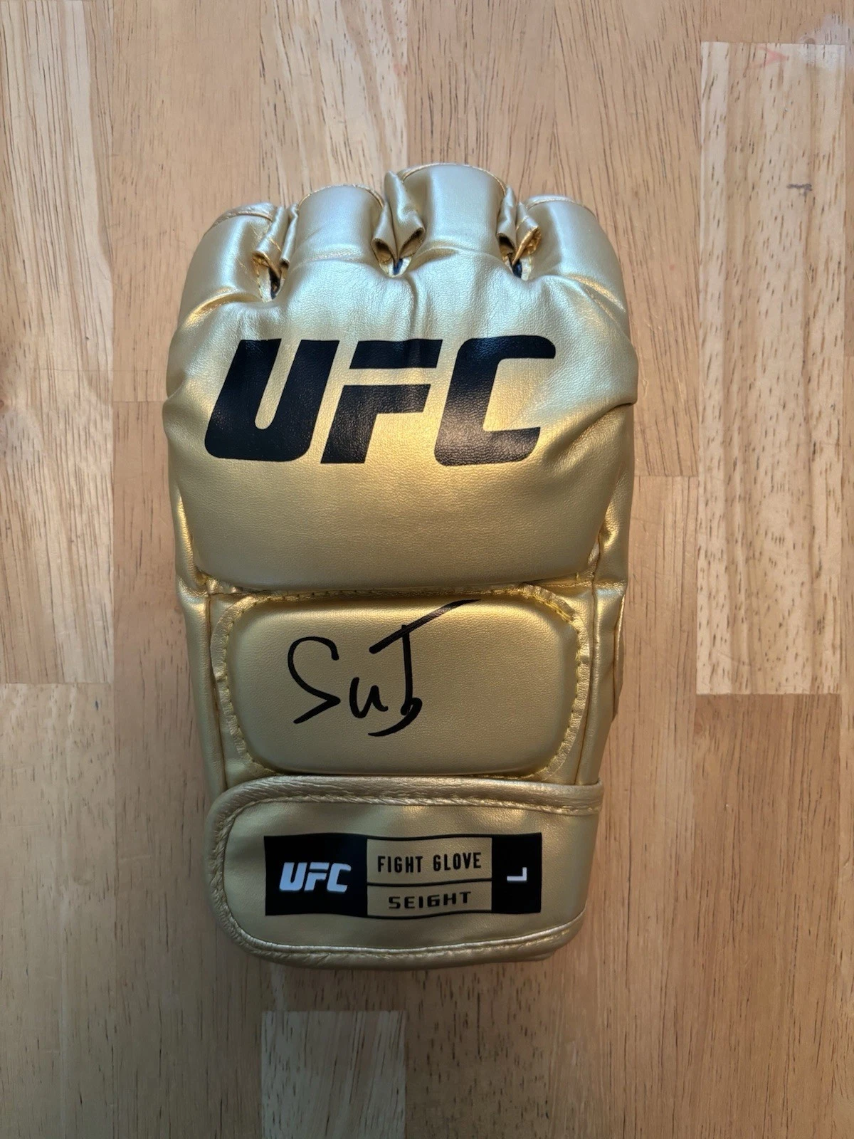 Baisangur Susrkaev “ Hunter” Signed Autographed Glove Beckett  Coa Rare.