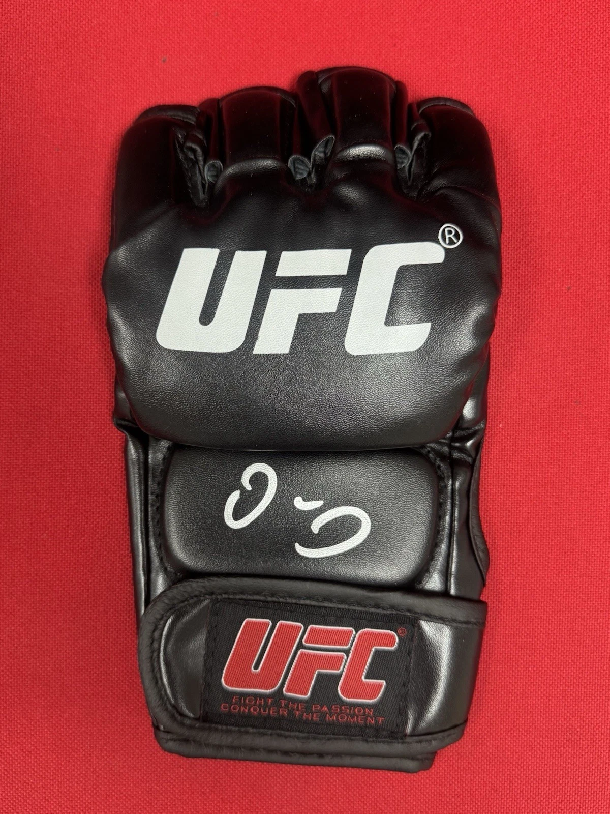Dana White Autographed UFC Glove Beckett BAS COA