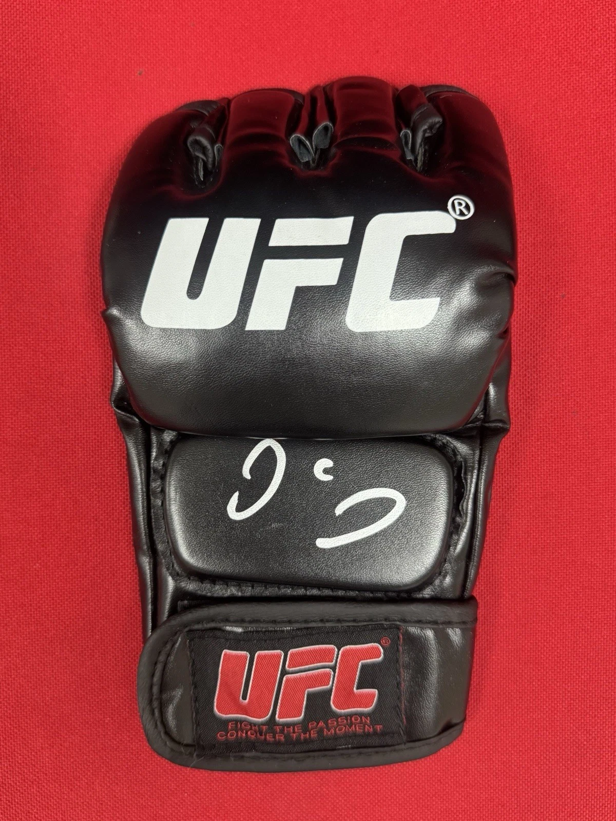 Dana White Autographed UFC Glove Beckett BAS COA