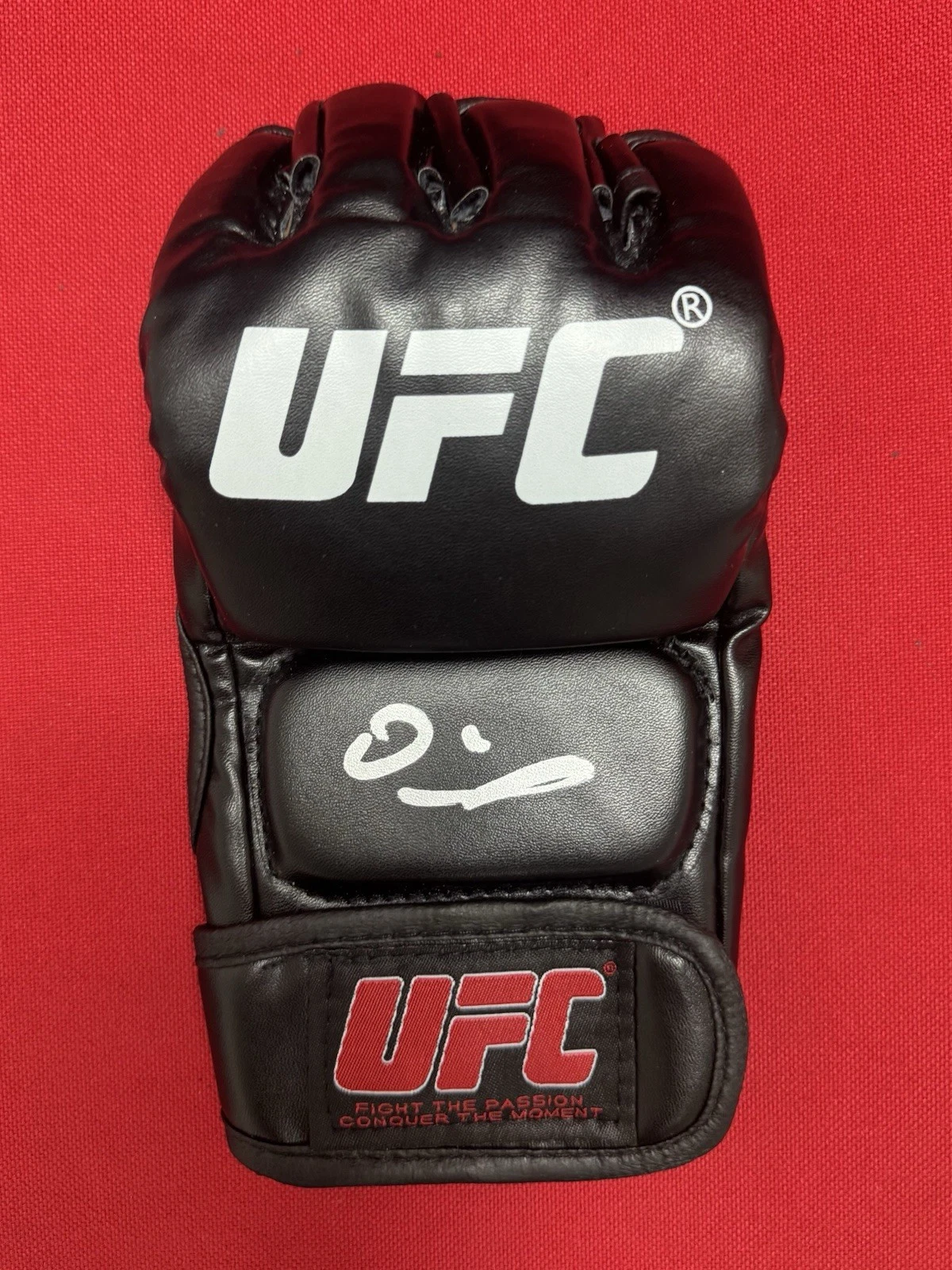 Dana White Autographed UFC Glove Beckett BAS COA