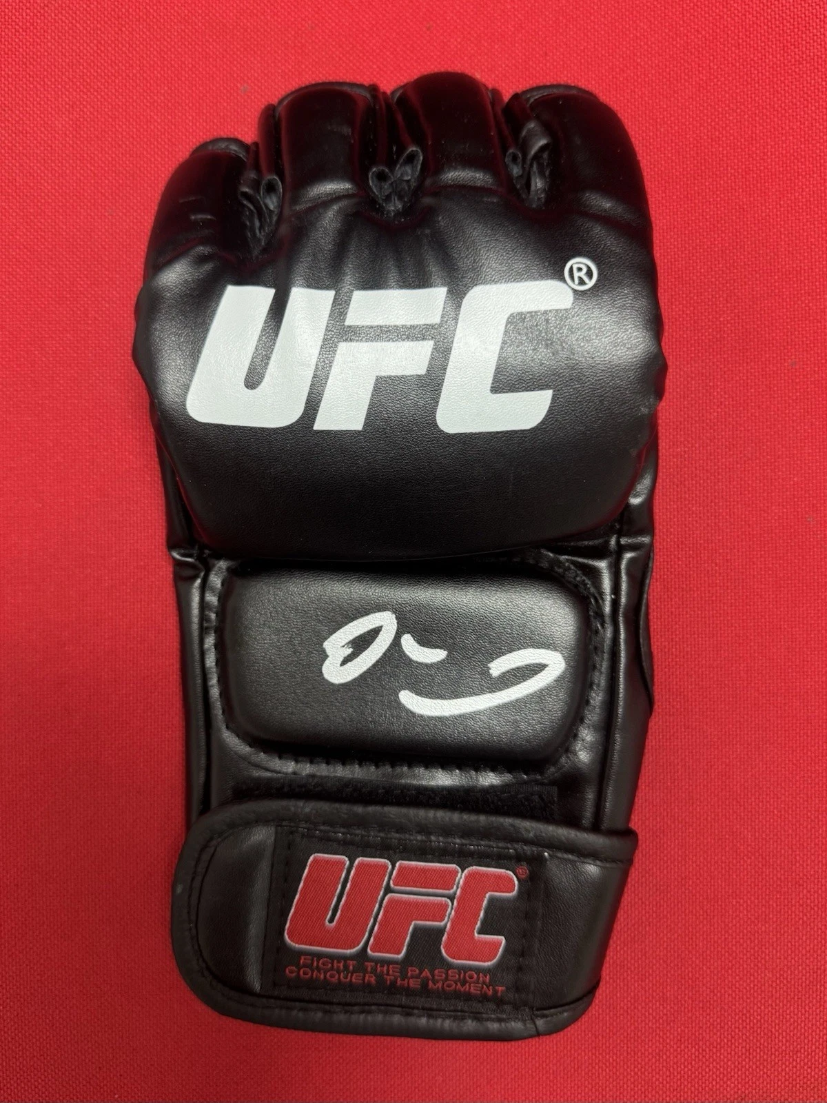 Dana White Autographed UFC Glove Beckett BAS COA