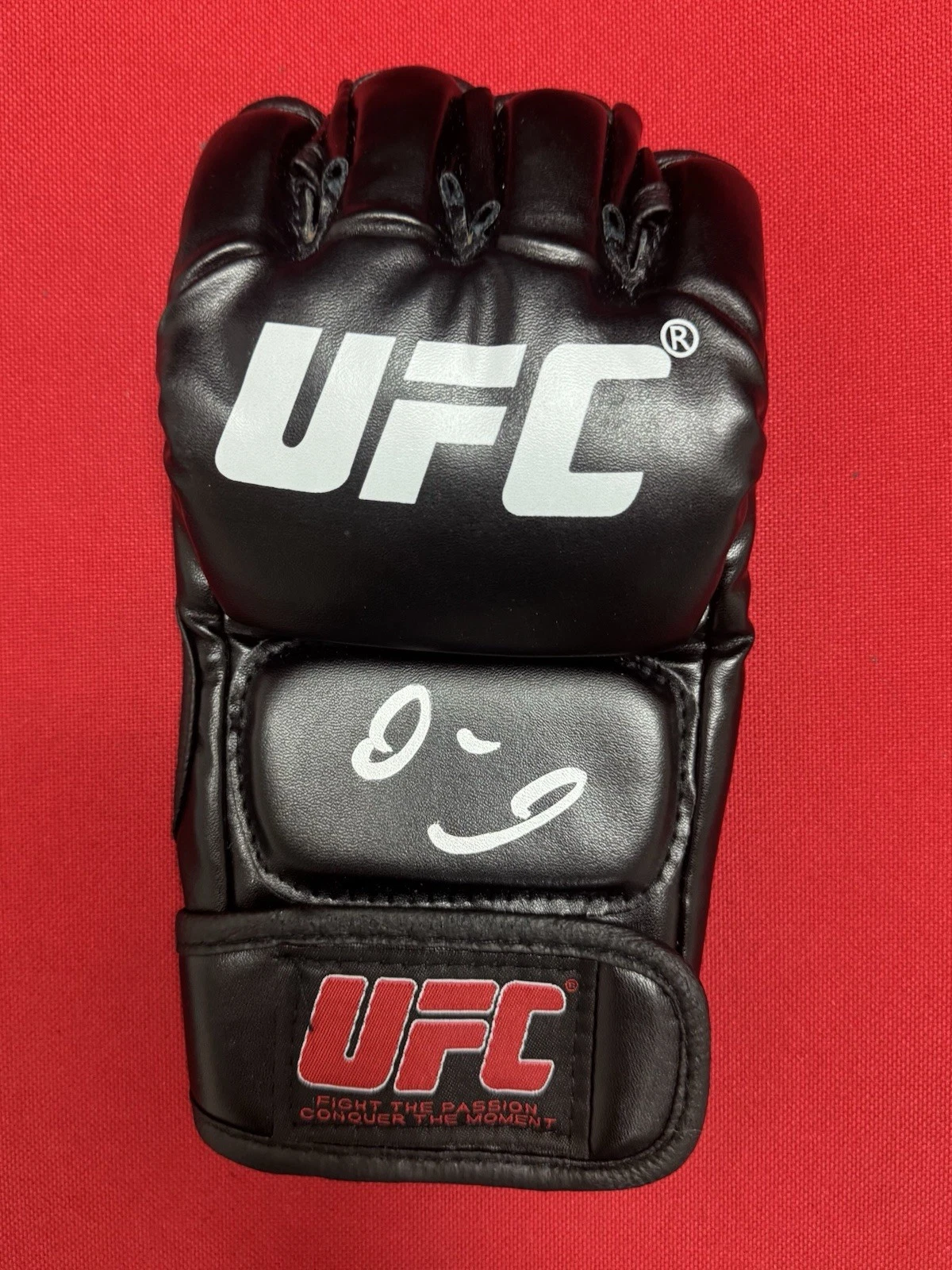 Dana White Autographed UFC Glove Beckett BAS COA