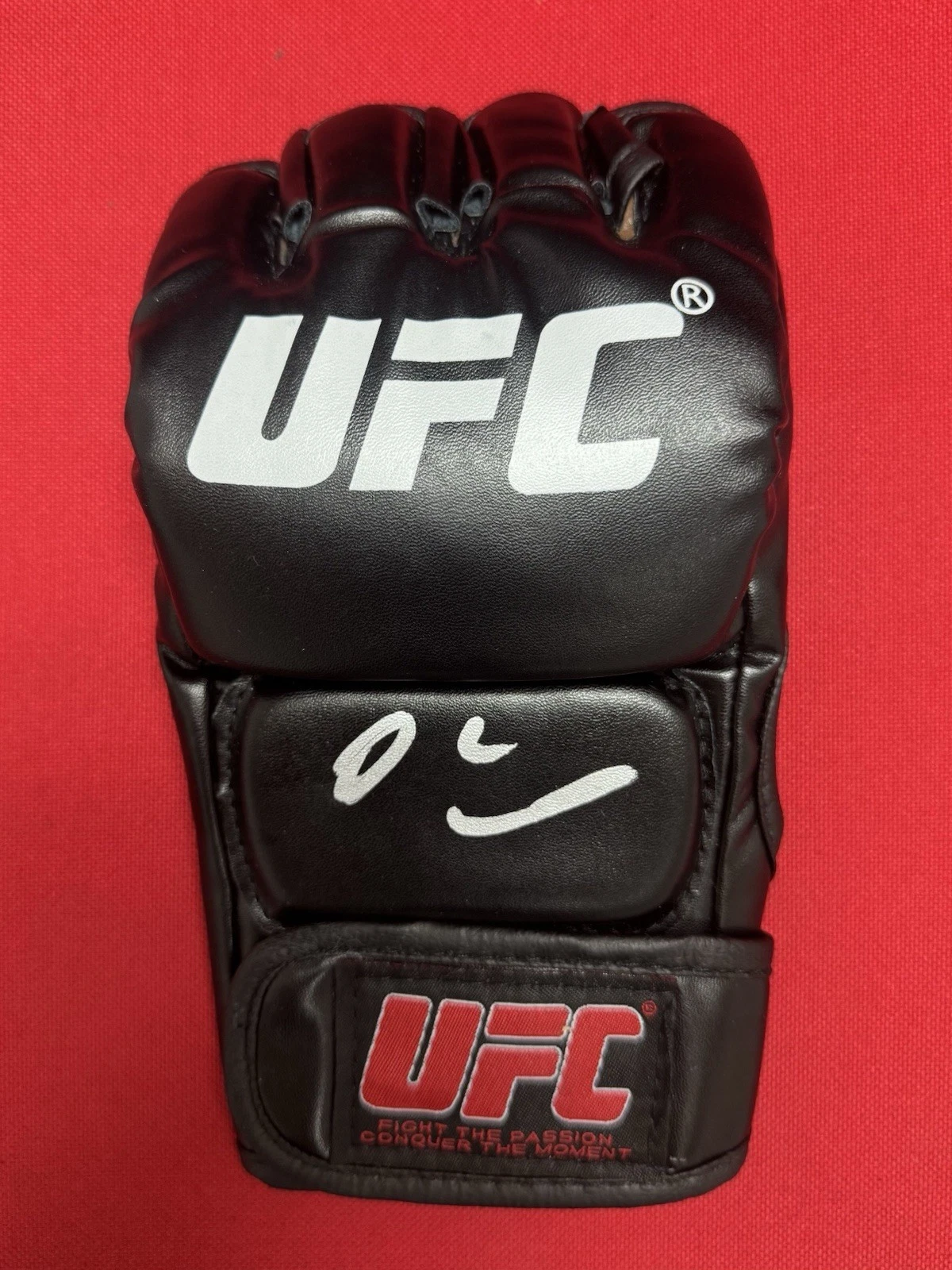Dana White Autographed UFC Glove Beckett BAS COA