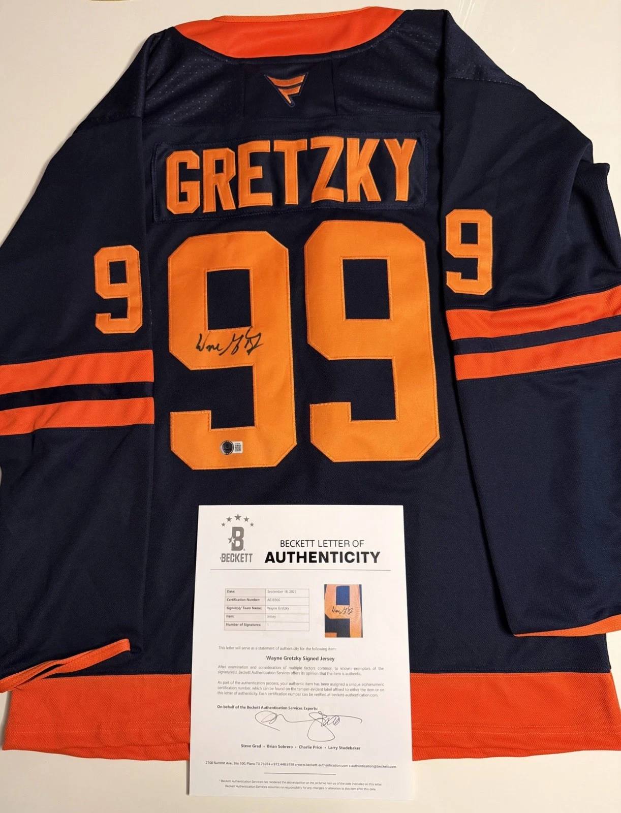 Wayne Gretzky Edmonton Oilers Autographed Jersey Beckett LOA COA
