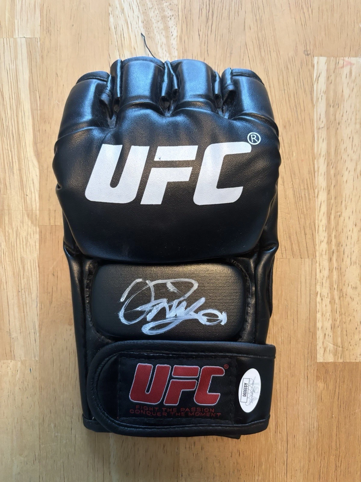 RINYA NAKAMURA Signed Autographed UFC Glove. Jsa Coa