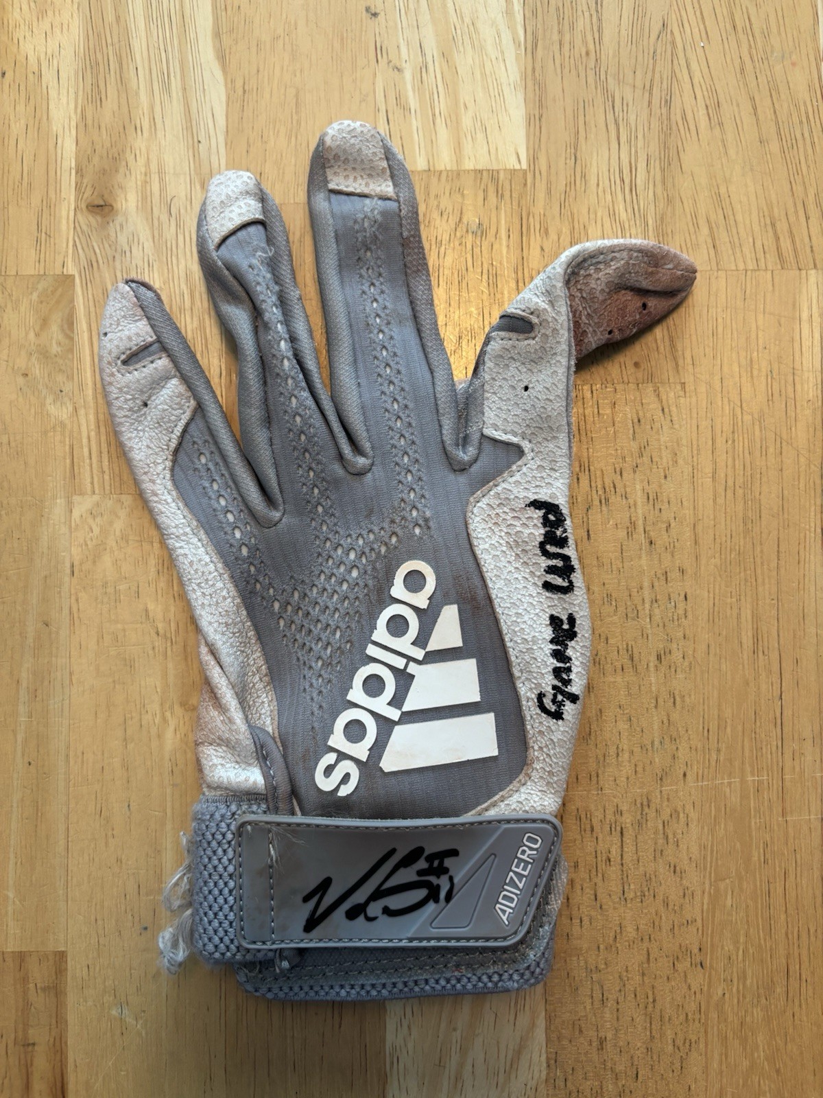 victor scott ii Signed Autographed Game Used Batting Glove. JSA Coa