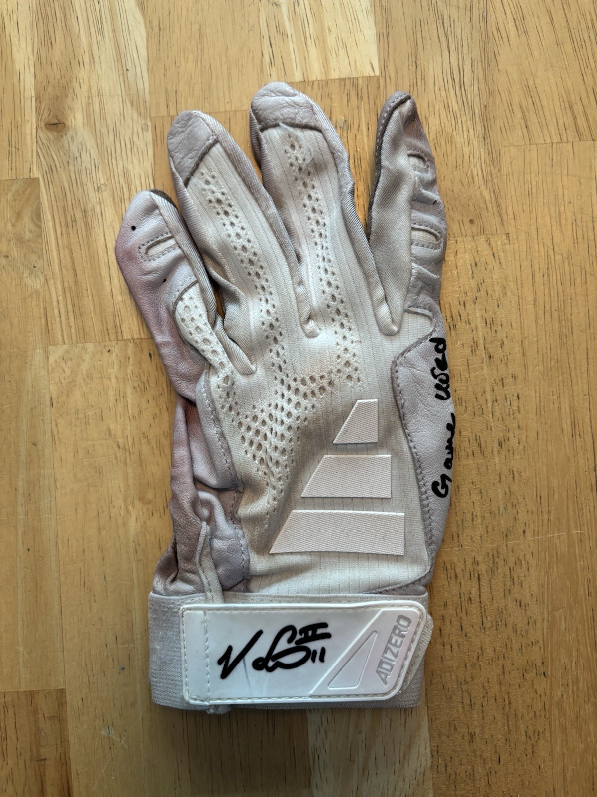 victor scott ii Signed Autographed Game Used Batting Glove. JSA Coa