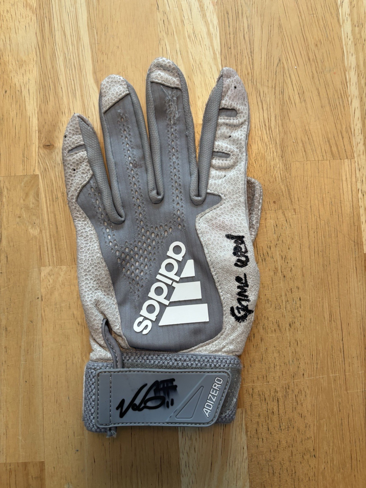 victor scott ii Signed Autographed Game Used Batting Glove. JSA Coa