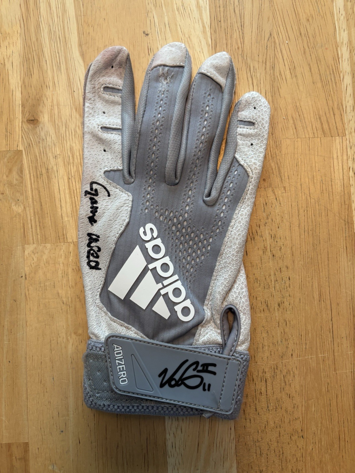 victor scott ii Signed Autographed Game Used Batting Glove. JSA Coa