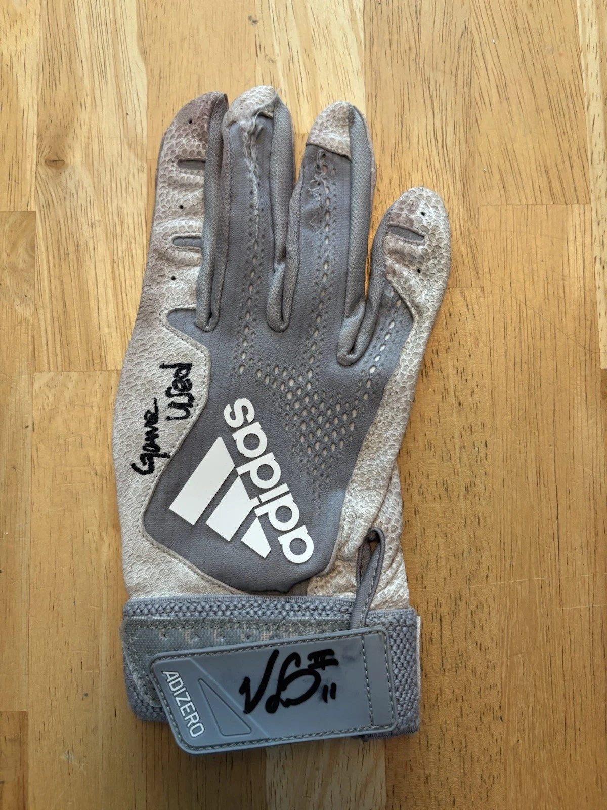 victor scott ii Signed Autographed Game Used Batting Glove. JSA Coa