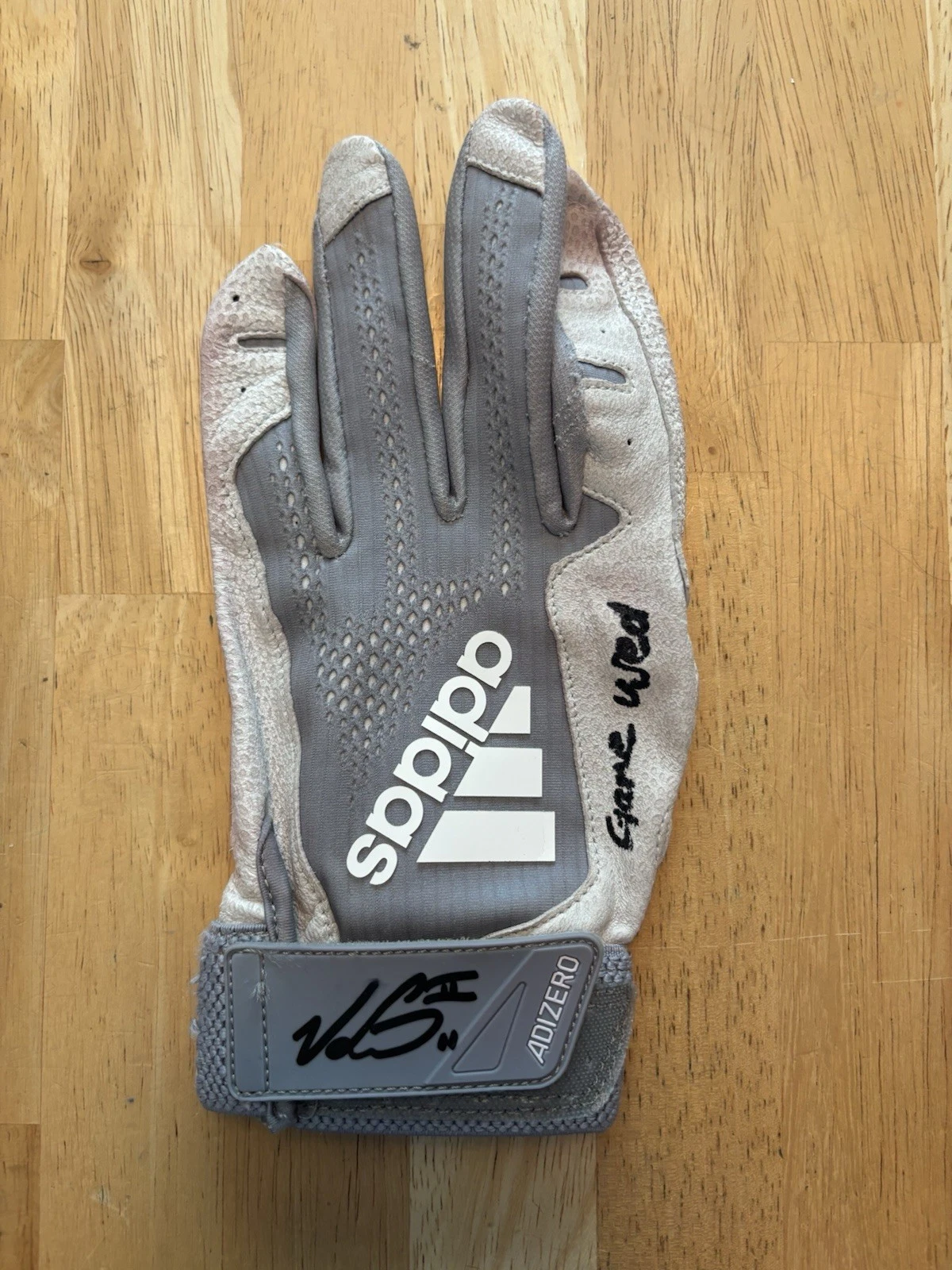 victor scott ii Signed Autographed Game Used Batting Glove. JSA Coa