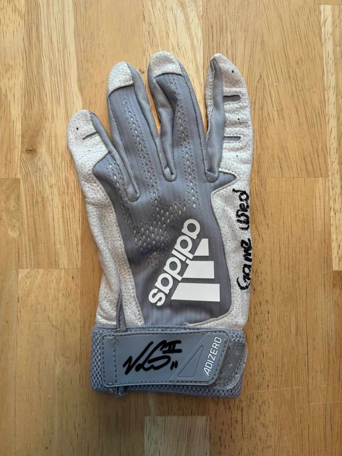 victor scott ii Signed Autographed Game Used Batting Glove. JSA Coa