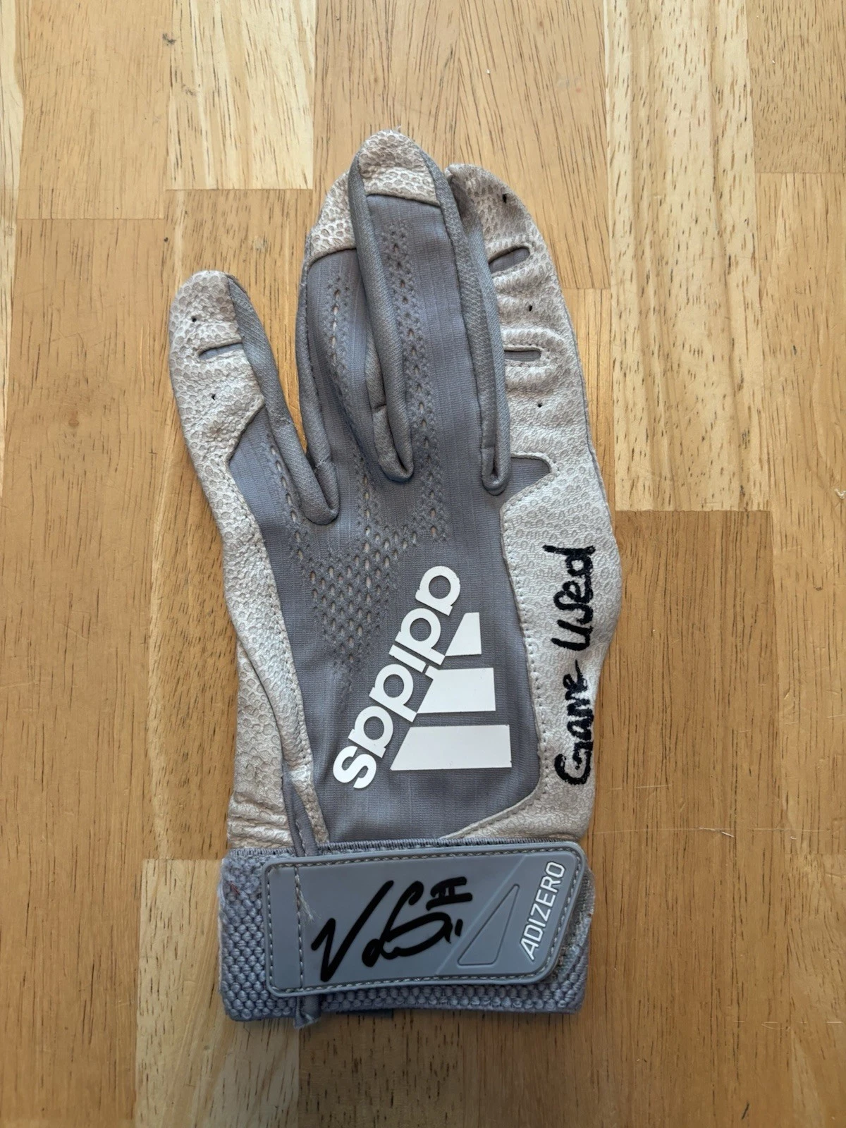 victor scott ii Signed Autographed Game Used Batting Glove. JSA Coa