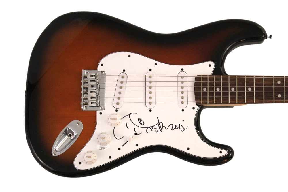 ARETHA FRANKLIN SIGNED AUTOGRAPH FULL SIZE FENDER ELECTRIC GUITAR - RARE! W/ JSA