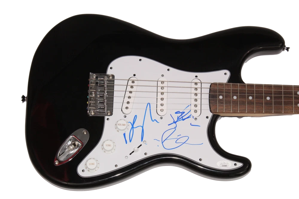 THE STRUTS BAND (X3) SIGNED AUTOGRAPH FULL SIZE BLACK FENDER ELECTRIC GUITAR JSA