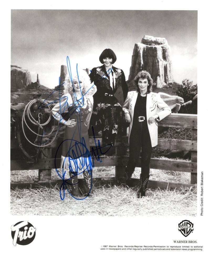 Dolly Parton Emmylou Harris Signed Autograph 8x10 Photo - Trio w/ Linda Ronstadt