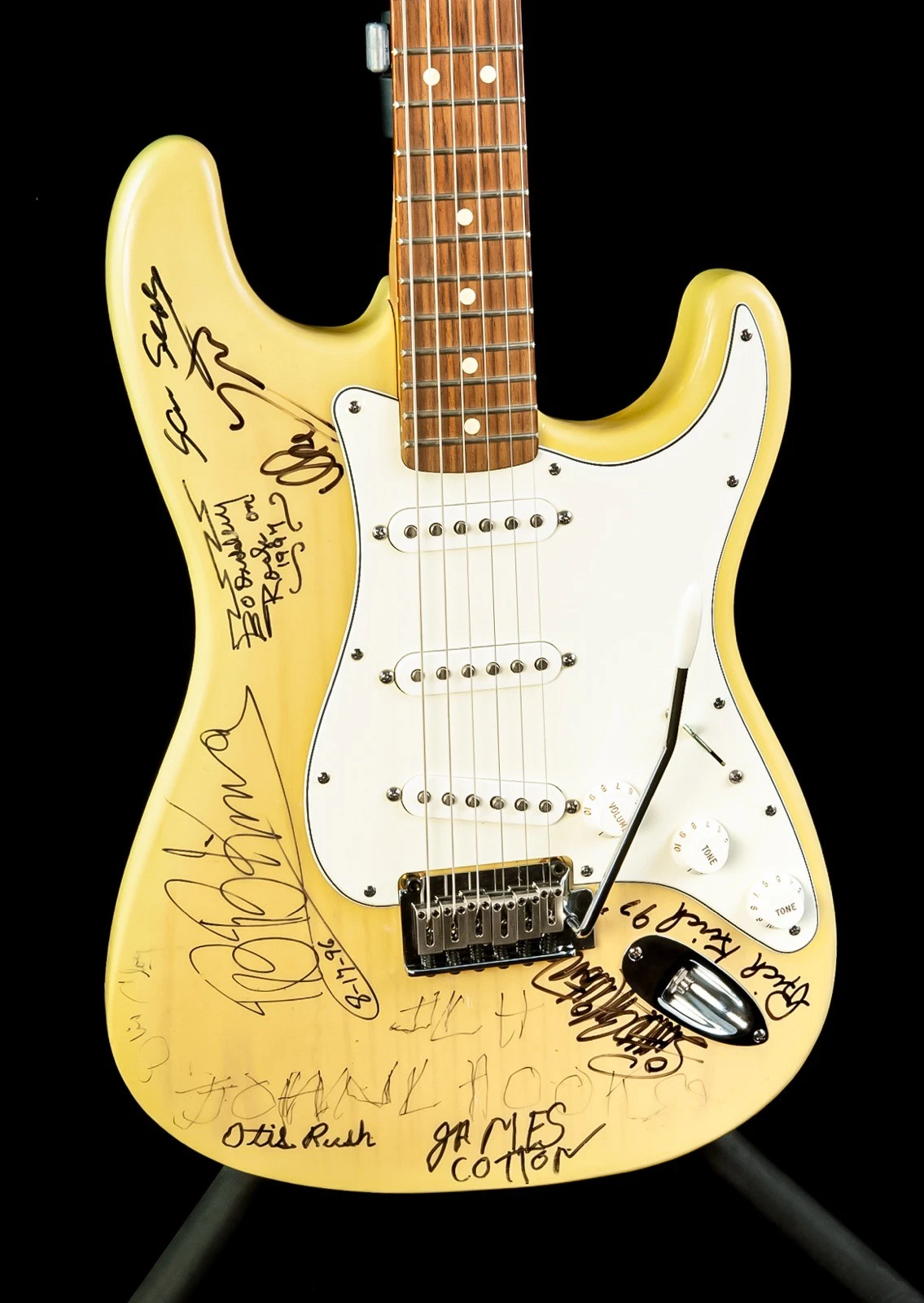 Blues Legends Signed Fender Stratocaster Guitar PSA DNA 21 Autographs BB King
