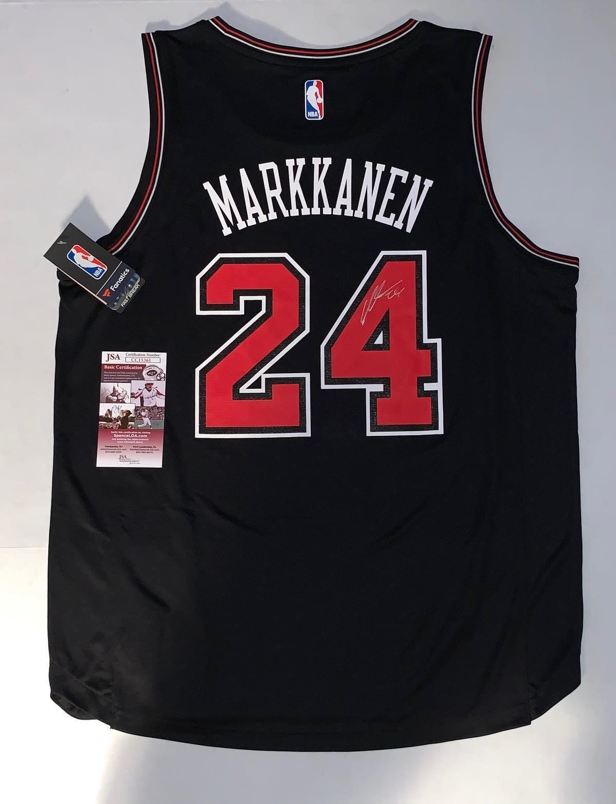 Lauri Markkanen signed Chicago Bulls Licensed Fast Break jersey 2 JSA