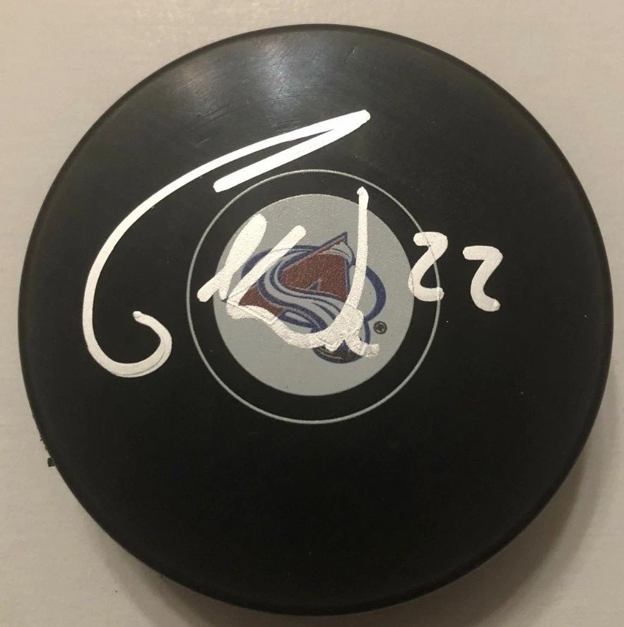 COLIN WILSON SIGNED COLORADO AVALANCHE PUCK W/CASE COA