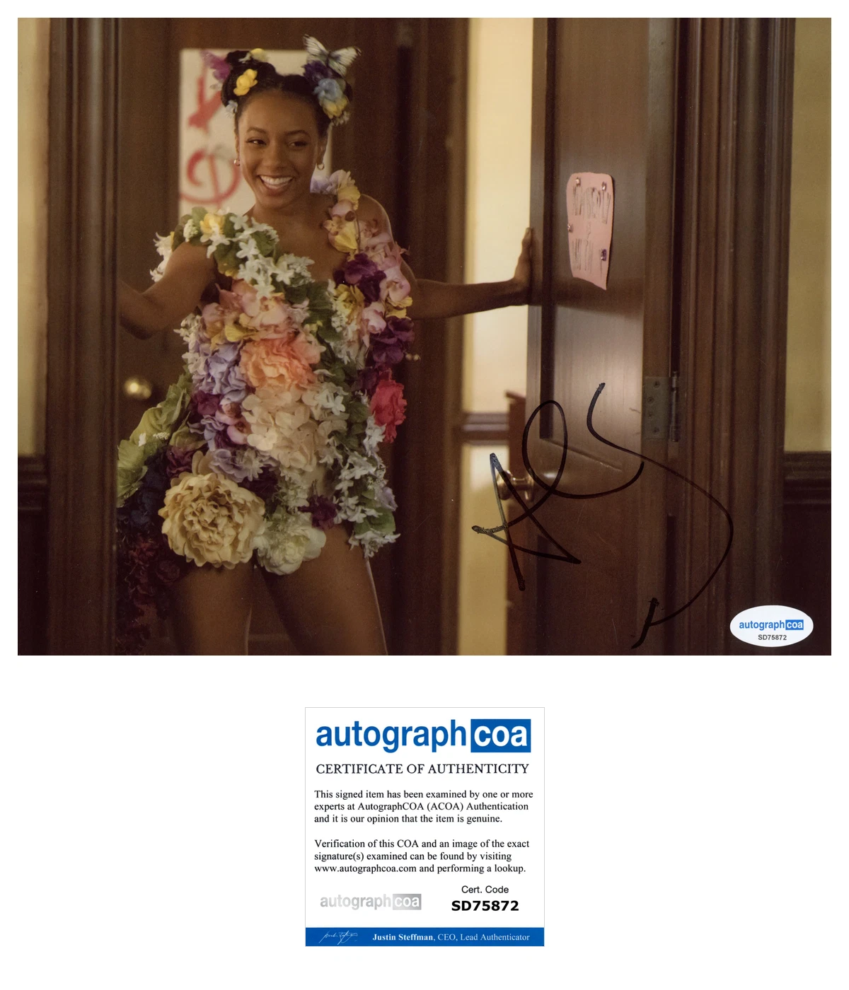Alyah Chanelle Scott 'The Sex Lives of College Girls' Signed 8x10 Photo ACOA