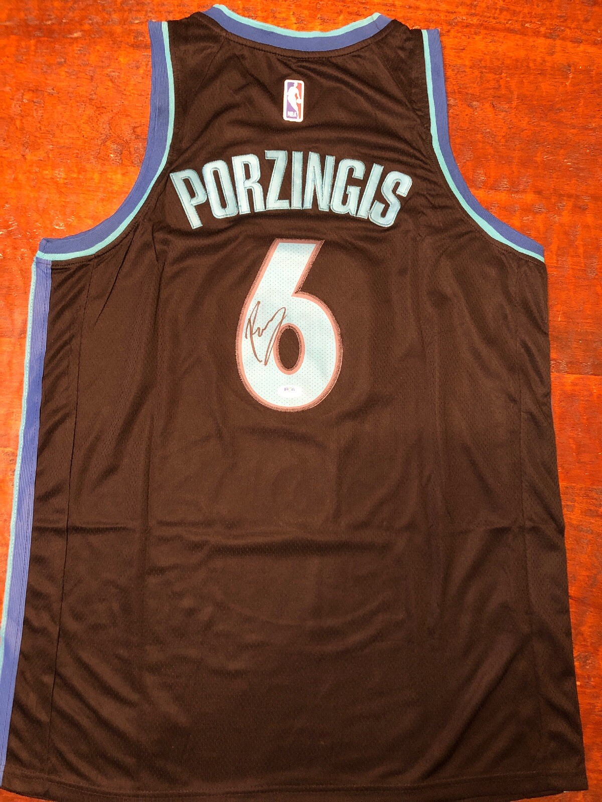 Kristaps Porzingis Signed Dallas Mavericks Jersey Psa/Dna Coa Auto