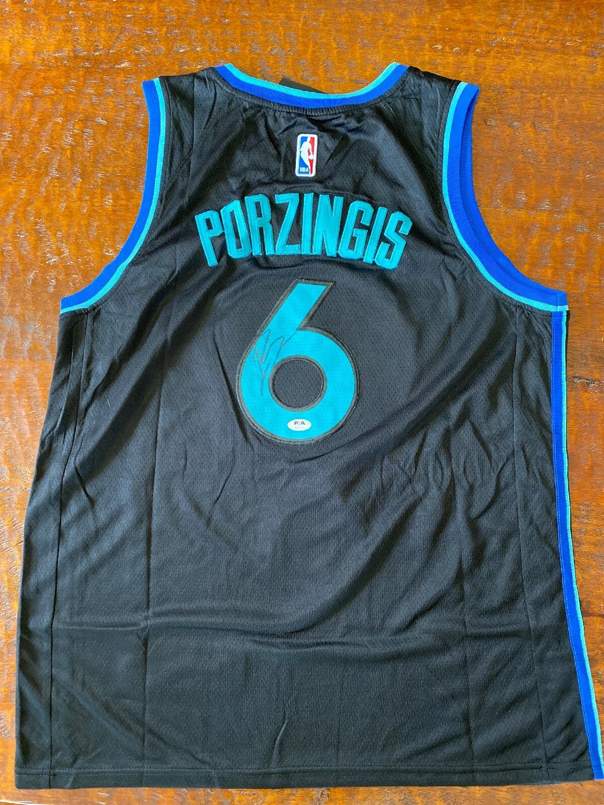 Kristaps Porzingis Signed Dallas Mavericks Jersey Psa/Dna Coa Auto